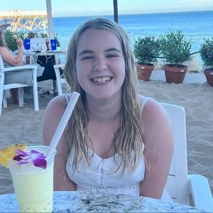 Meet your Posher, Leila